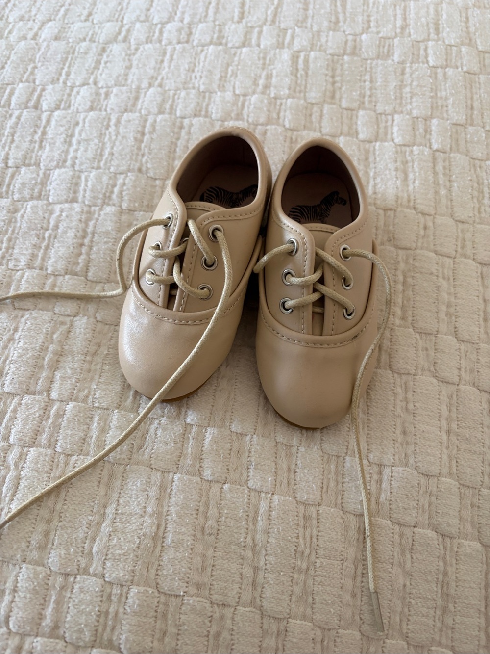 Zeebra patent leather nude toddler lace up shoes